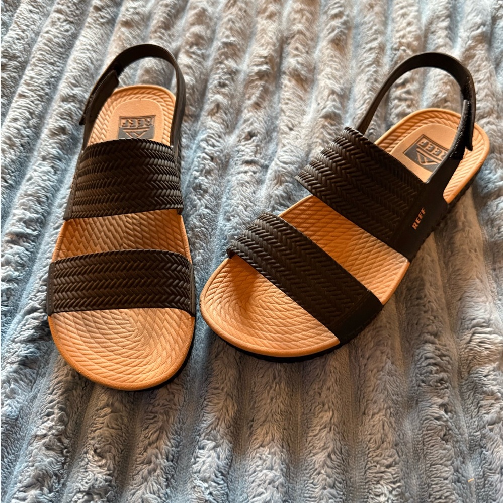 Reef Water Vista Black and Tan Woven Strap Sandals